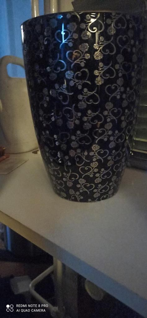 2 bloempotten, Huis en Inrichting, Woonaccessoires | Vazen, Zo goed als nieuw, Zwart, Minder dan 50 cm, Ophalen