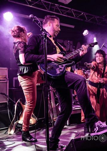 Gitarist zoekt band beschikbaar voor biedingen
