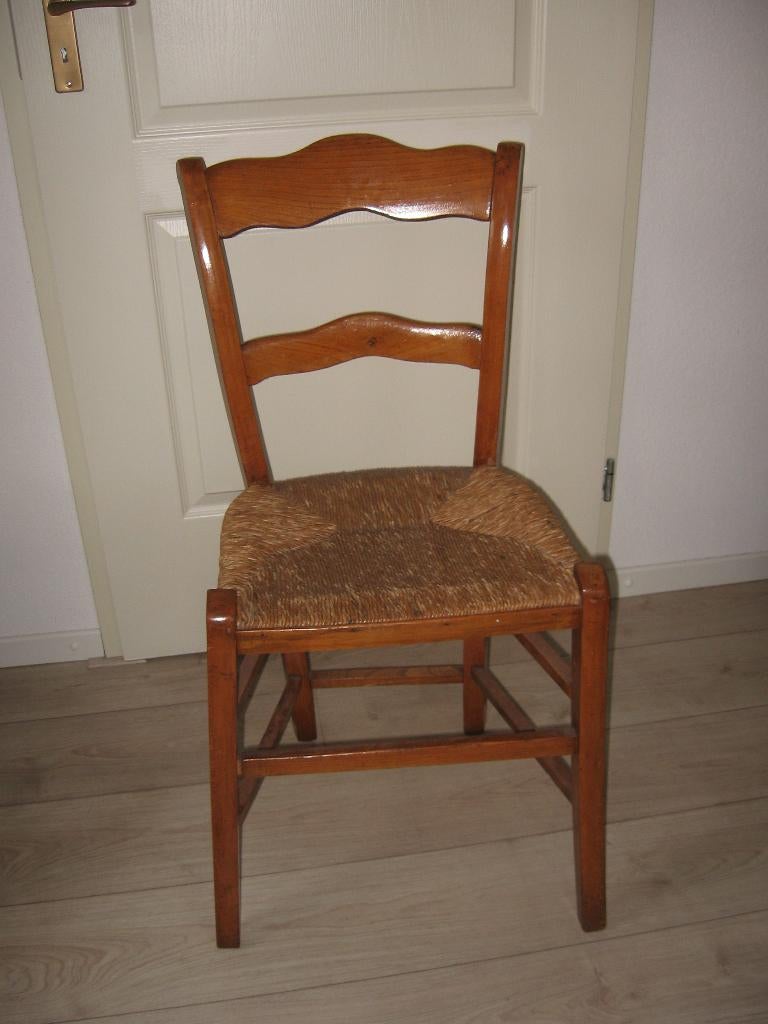 antieke oude boeren landelijke stoel m biezen zitting €10.-, Ophalen