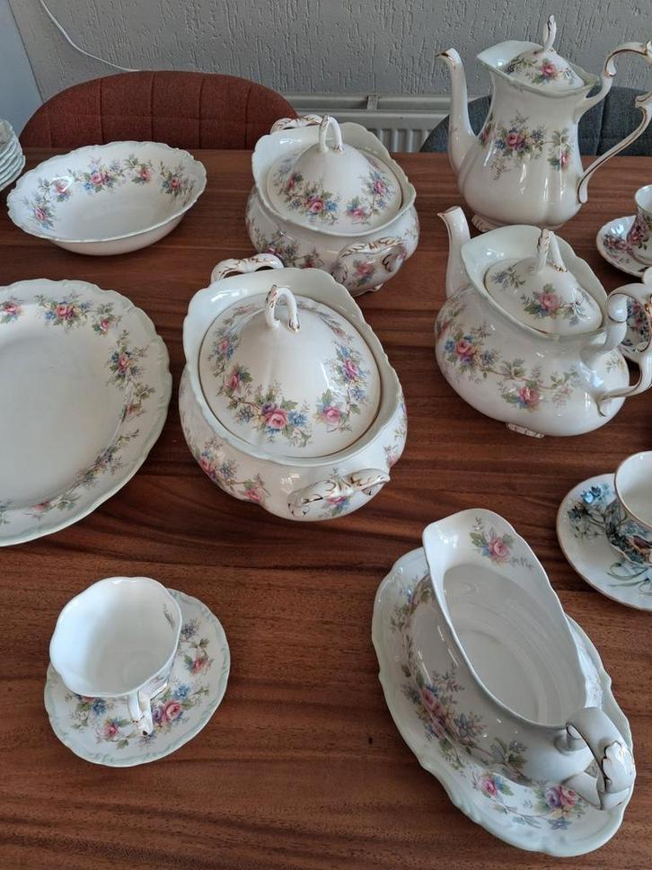 Splinternieuwe Royal Albert Servies Colleen, Antiek en Kunst, Antiek | Servies compleet, Ophalen of Verzenden