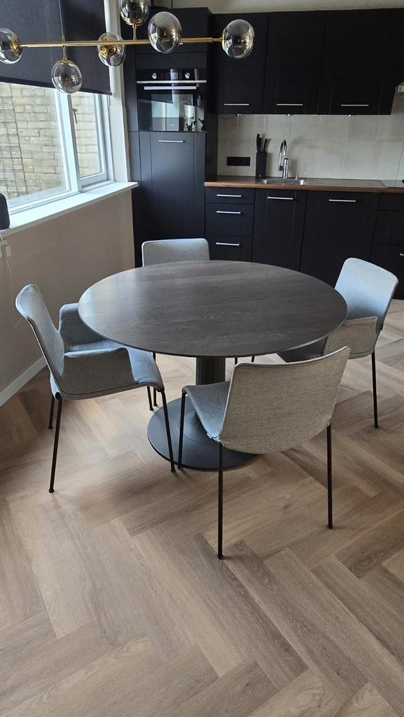 Leolux Columna Diameter 120cm., Huis en Inrichting, Tafels | Eettafels, Zo goed als nieuw, 100 tot 150 cm, 100 tot 150 cm, Vier personen