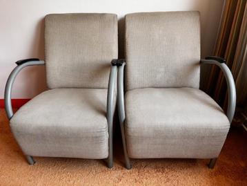 2 stoelen/ fauteuils beschikbaar voor biedingen