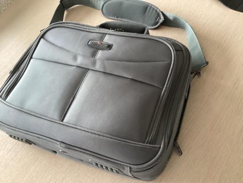 grijze laptoptas, Computers en Software, Laptoptassen, Zo goed als nieuw, 17 inch of meer, Ophalen of Verzenden