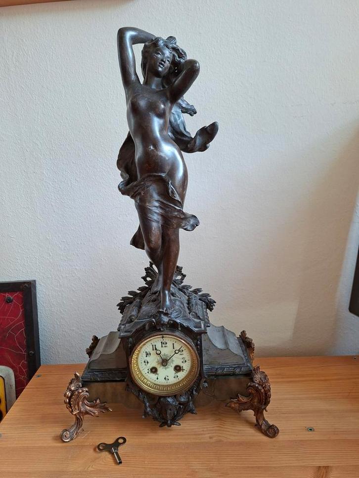 Antieke Franse Pendule met staande dame, Antiek en Kunst, Antiek | Klokken, Ophalen