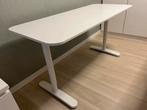 IKEA bureau 140 cm bij 60 cm in de kleur wit, Ophalen, In hoogte verstelbaar, Zo goed als nieuw