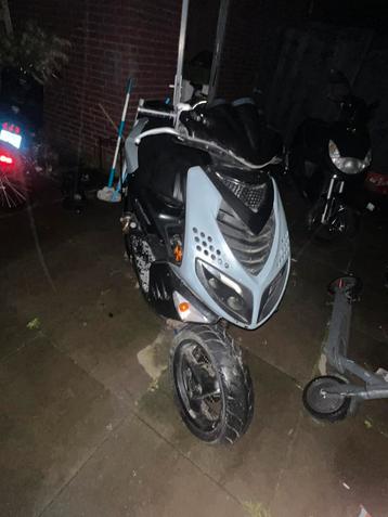 Peugeot speedfight 2 beschikbaar voor biedingen