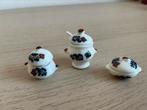 Poppenhuis 1:12  Servies “Boerenbont” 3 delig., Verzamelen, Ophalen of Verzenden, Nieuw, Poppenhuis