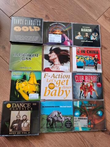 Kleine verzameling classic's, cd's en cd-singles.  beschikbaar voor biedingen