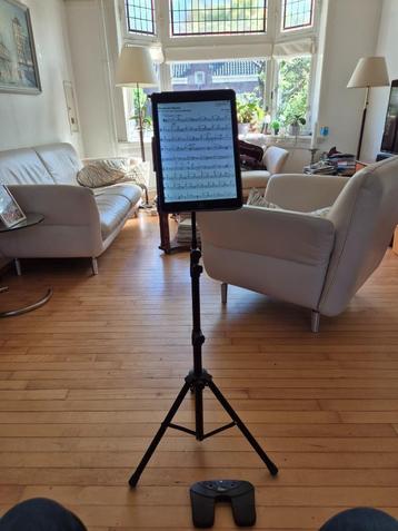 Ipad met toetsenbord (ook voor bladmuziek!) beschikbaar voor biedingen