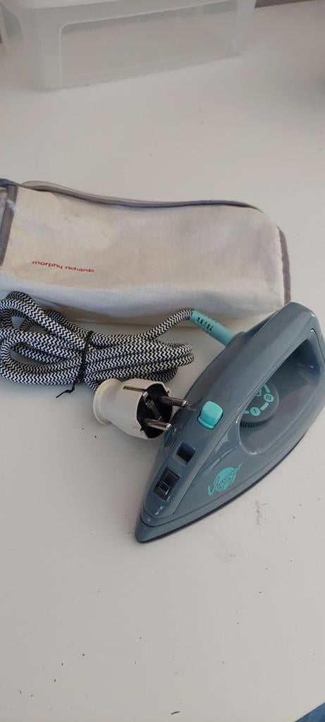 Strijkijzertje voor op reis, Ophalen of Verzenden, Zo goed als nieuw, Strijkijzer met snoer