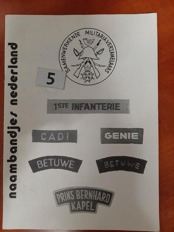 Uniform naambandjes straatnamen, Verzamelen, Militaria | Algemeen, Landmacht, Boek of Tijdschrift, Nederland, Ophalen of Verzenden