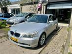 BMW 5-serie 525i Executive APK|2.SLEUTEL|AUTOMAAT|PDC., Auto's, BMW, Te koop, Zilver of Grijs, Benzine, Gebruikt