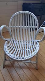 Vintage rotan stoel, Huis en Inrichting, Stoelen, Ophalen, Gebruikt, Wit, Riet of Rotan