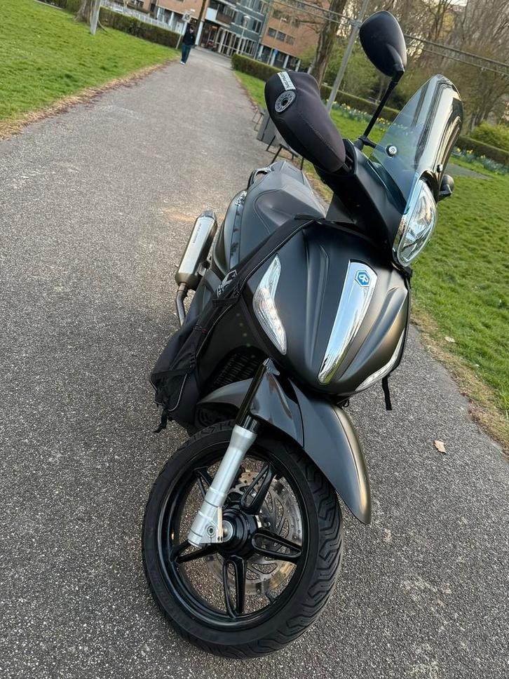 Piaggio Beverly 350 Police Edition – Fully Malossi, Fietsen en Brommers, Scooters | Piaggio, Zo goed als nieuw, Overige modellen