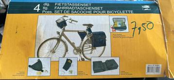 Fietstassen set 4 delig in doos beschikbaar voor biedingen
