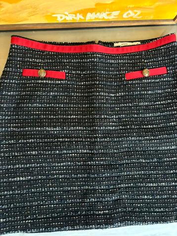 Prachtig jasje en rokje 40/42 beschikbaar voor biedingen