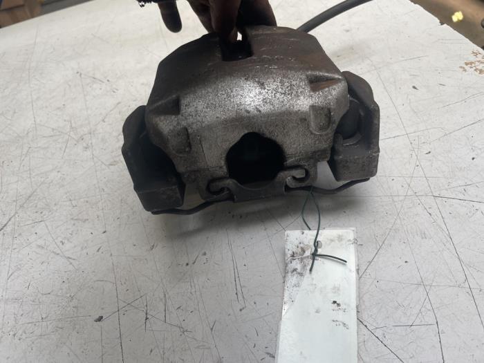 Remklauw (Tang) rechts-voor van een BMW 5-Serie, Auto-onderdelen, Remmen en Aandrijving, BMW, Gebruikt, 3 maanden garantie, Ophalen of Verzenden