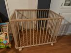 Petite Amèlie Wood Playpen/box frame, Ophalen of Verzenden, Zo goed als nieuw, Vierkant, Wieltjes