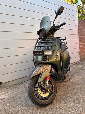 Bomvolle vespa sprint beschikbaar voor biedingen