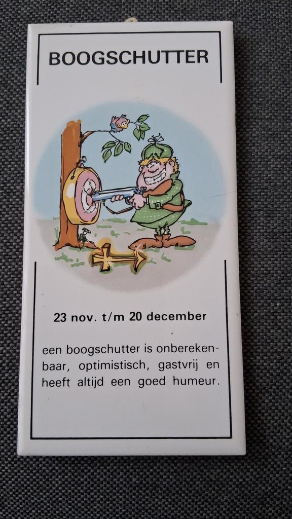 Vintage Wandtegeltje Boogschutter - Sphinx Holland humor, Antiek en Kunst, Antiek | Wandborden en Tegels, Ophalen of Verzenden