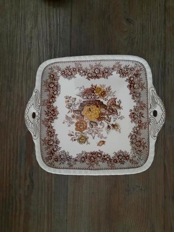 Serveer schaal. beschikbaar voor biedingen