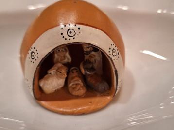 Mini kerststalletje in terra cotta kleuren beschikbaar voor biedingen