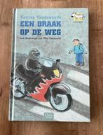 Een draak op de weg 9789044807141, Ophalen of Verzenden, Zo goed als nieuw, Fictie algemeen