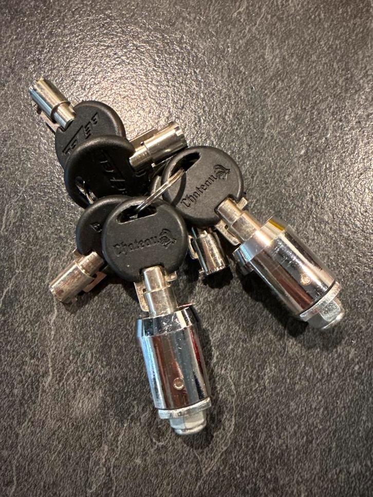 2 Cilinders voor Opslagboxen, Doe-het-zelf en Verbouw, Hang- en Sluitwerk, Zo goed als nieuw, Slot, Ophalen of Verzenden