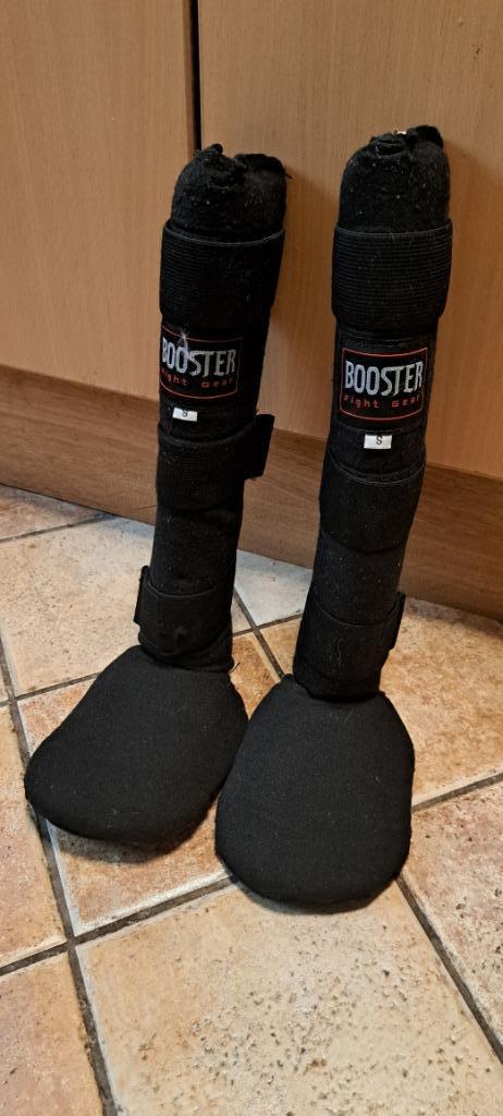 te koop dikke zwarte booster scheen beschermers maat s, Sport en Fitness, Voetbal, Nieuw, Clubaccessoires, Maat S, Ophalen of Verzenden