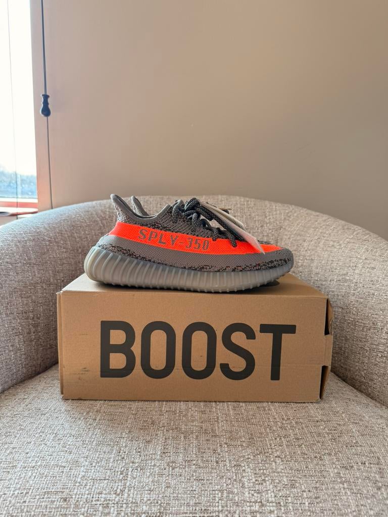 YEEZY Boost 350 V2 Beluga, Kleding | Heren, Schoenen, Overige kleuren, Nieuw, Ophalen of Verzenden, Sneakers of Gympen