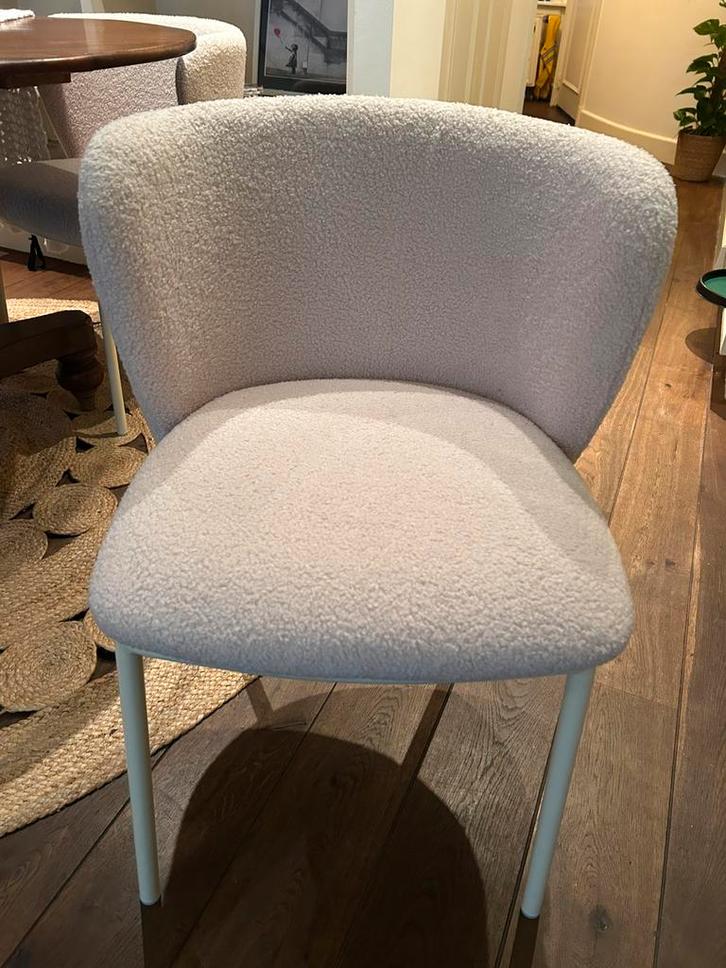 4 Beliani Dining Chairs, beige boucle, Mina II, Huis en Inrichting, Stoelen, Zo goed als nieuw, Eén, Stof, Wit, Ophalen
