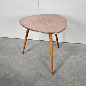 Vintage 3-potig bijzet tafeltje, roze beschikbaar voor biedingen