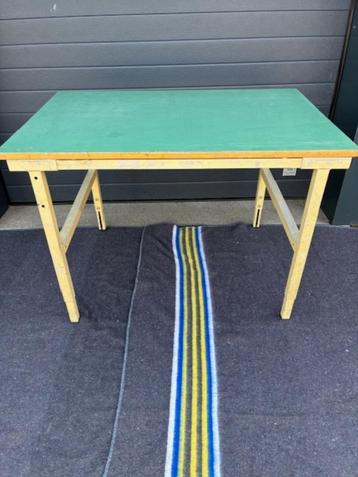  hoogte verstelbaar werkbankje beschikbaar voor biedingen