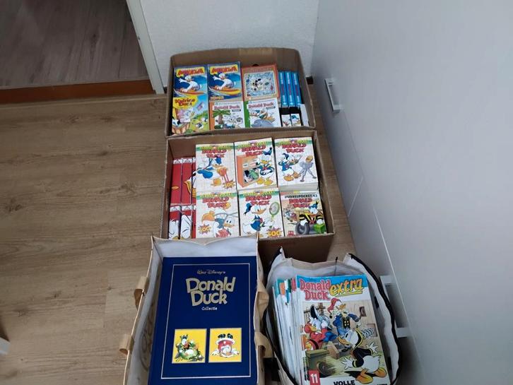 Grote partij Donald ducks pockets en strips, Boeken, Stripboeken, Zo goed als nieuw, Meerdere stripboeken, Ophalen