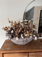 Grote bloempot beton met bloemen en hout, Ophalen of Verzenden, Zo goed als nieuw
