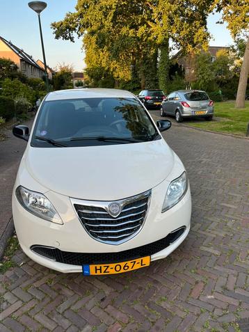 Lancia Ypsilon 0.9 Twinair 85PK Start&stop 2013 Wit beschikbaar voor biedingen