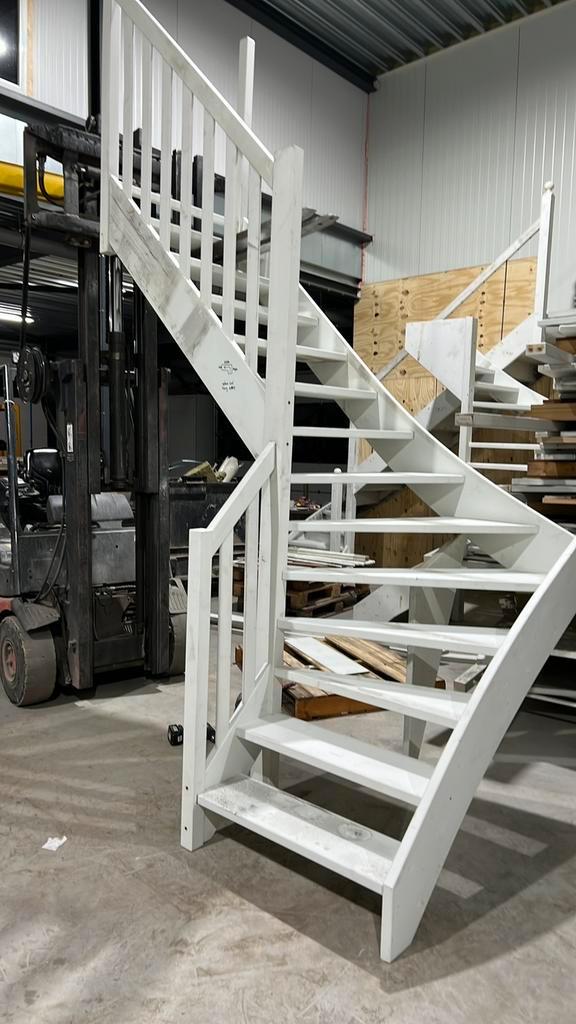 Kwart slag trap 2580 hoog open, Doe-het-zelf en Verbouw, Ladders en Trappen, Zo goed als nieuw, 2 tot 4 meter, Ophalen of Verzenden