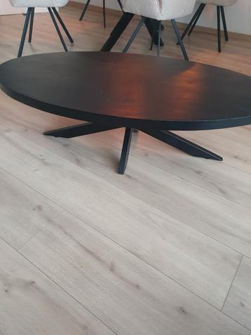 Hele mooie Strakke Ovaal Salontafel Mangohout  beschikbaar voor biedingen
