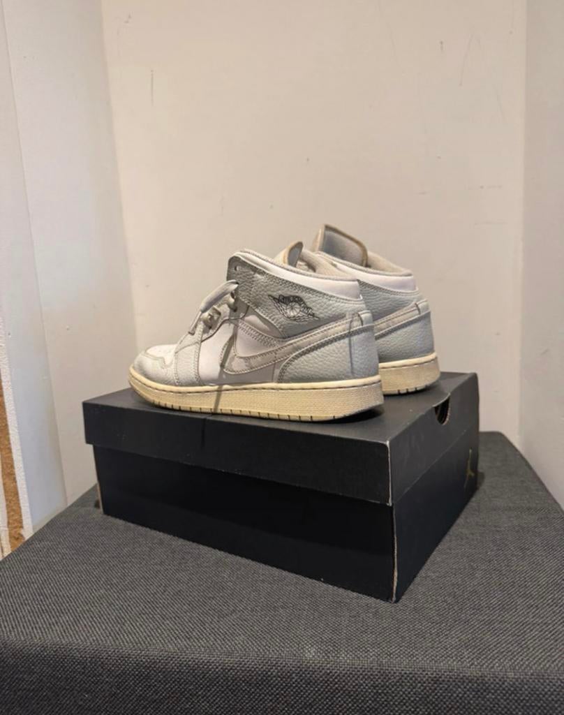 Jordan 1 Mid Grey Cami, Nike Air Jordan, Ophalen of Verzenden, Sneakers of Gympen, Grijs