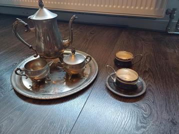 Zilverkleurig servies koffiepot, melkkan en suiker potje beschikbaar voor biedingen