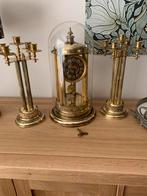 Uniek Pendule klokkenstel met zeldzame kandelaars en stolp, Ophalen