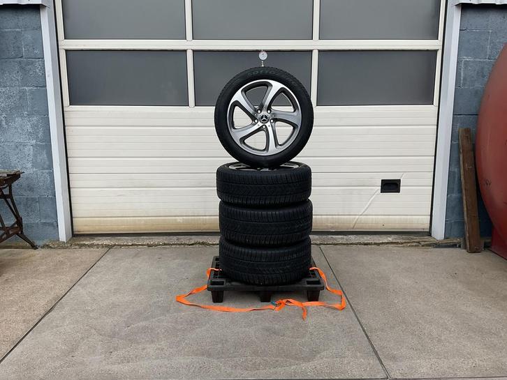 Mercedes E - klasse. M + S. Breedset. 275 + 245. 18 inch., Auto-onderdelen, Banden en Velgen, Banden en Velgen, Winterbanden, 18 inch