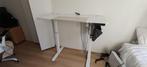 Electric height adjustable white computer desk (120 x 60 CM), Huis en Inrichting, Bureaus, Ophalen, Elektrisch, Zo goed als nieuw