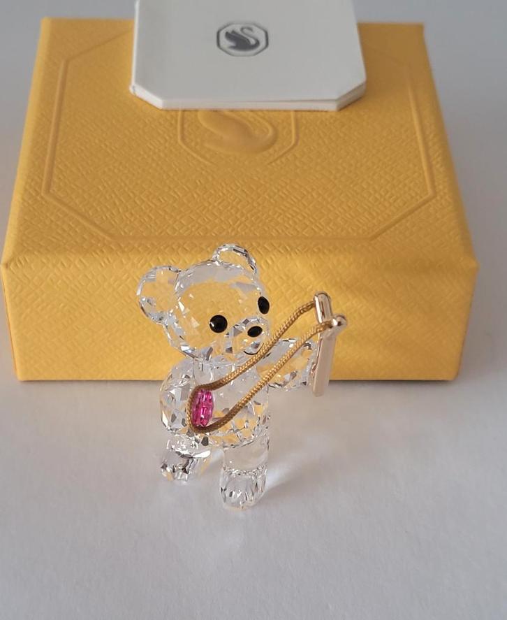 Swarovski 2025 Krisbeer Liefs voor jou. Kristallijn Shop., Verzamelen, Swarovski, Nieuw, Figuurtje, Verzenden