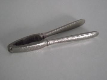 vintage RVS Sola hamerslag notenkraker 15,5 cm 1950 beschikbaar voor biedingen