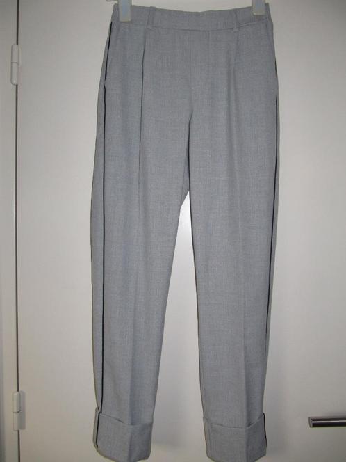 Zilvergrijze chino Bershka maat S, Kleding | Dames, Broeken en Pantalons, Zo goed als nieuw, Maat 36 (S), Grijs, Lang, Ophalen of Verzenden