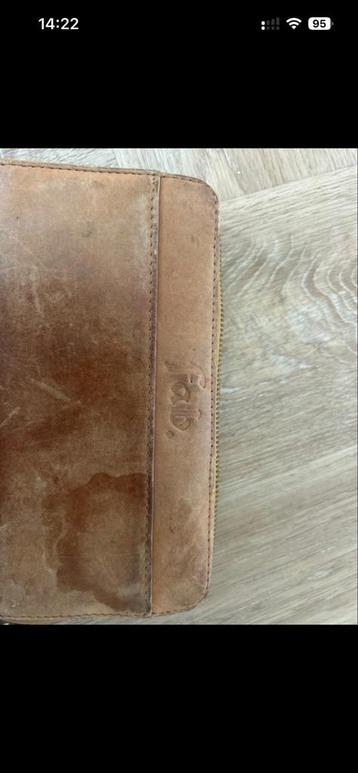 Fab Portemonnee - Leer beschikbaar voor biedingen