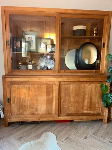 Teak houten buffetkast beschikbaar voor biedingen