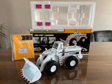 International 560 Pay Loader First Gear 49-0108 Nieuw Wit beschikbaar voor biedingen