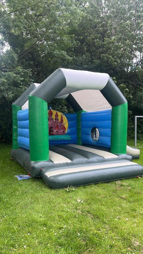 Te huur: Sprinkussen 4x4 meter, Hobby en Vrije tijd, Feestartikelen | Verhuur, Ophalen